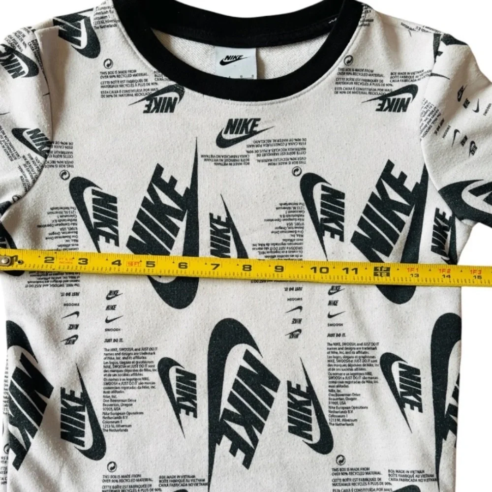 Nike B NSW Futura Allover Print Boy’s Black and White Crewneck Sweatshirt Size L